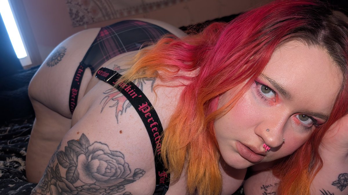 𝚚𝚞𝚎𝚎𝚗 𝚕𝚞𝚡 tweet media