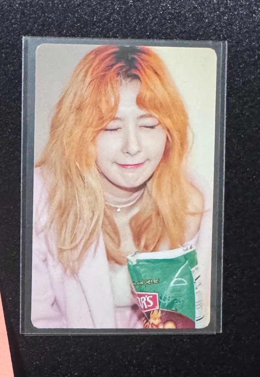 pineapple_bear1's tweet photo. Selling Smile Box 슬기 Seulgi photocard poca $350 usd 
Based in 🇨🇦 but can ship worldwide https://t.co/mqc4Af8C0r