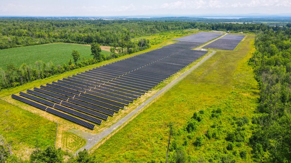 Nexamp's tweet photo. Northway Solar is a 6.6-megawatt community solar farm in Plattsburgh, New York, just west of Lake Champlain. The project consists of more than 12,000 U.S.-manufactured bifacial solar modules mounted on a tracker system to maximize efficiency. ☀️ 🌿 https://t.co/ReGj0j6uLE