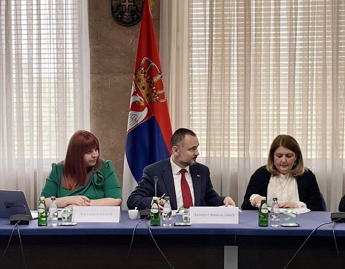 MINEIsrb's tweet photo. 🇷🇸🇪🇺 Руководилац Оперативног тима за приступање Србије ЕУ, главни преговарач и шеф Мисије РС при ЕУ @DanijelApostol одржао је данас састанак са председницима свих преговарачких група.

Више на👇👇
https://t.co/luVHwdmACd https://t.co/IjUajzr1JH