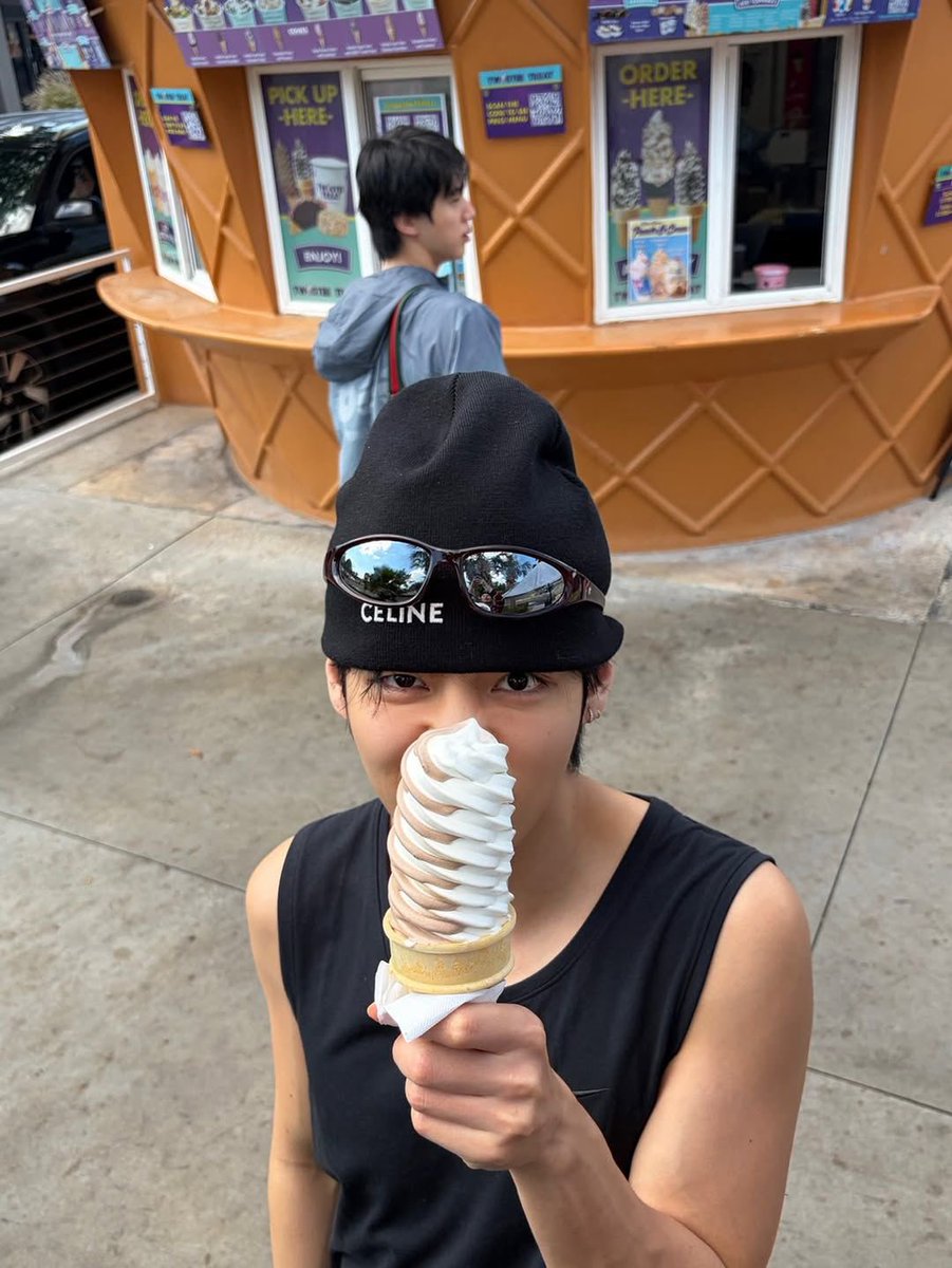 Taehyung Naver tweet media