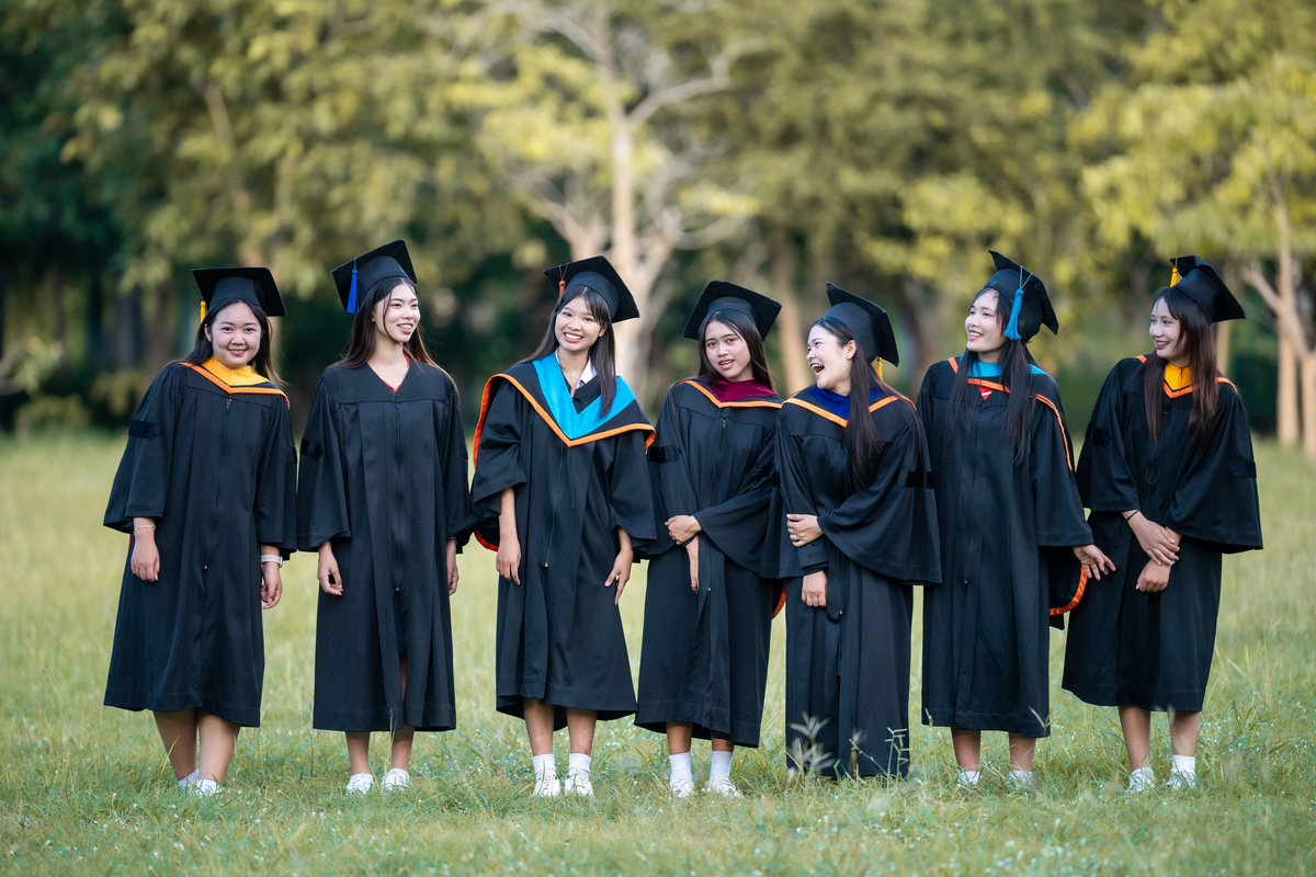 Celinedeschene8's tweet image. "Cap, gown, u0026 4 years of late nights + big dreams  Grads, we did it. On to the next chapter—where the real adventure starts.  #ClassOf2024"