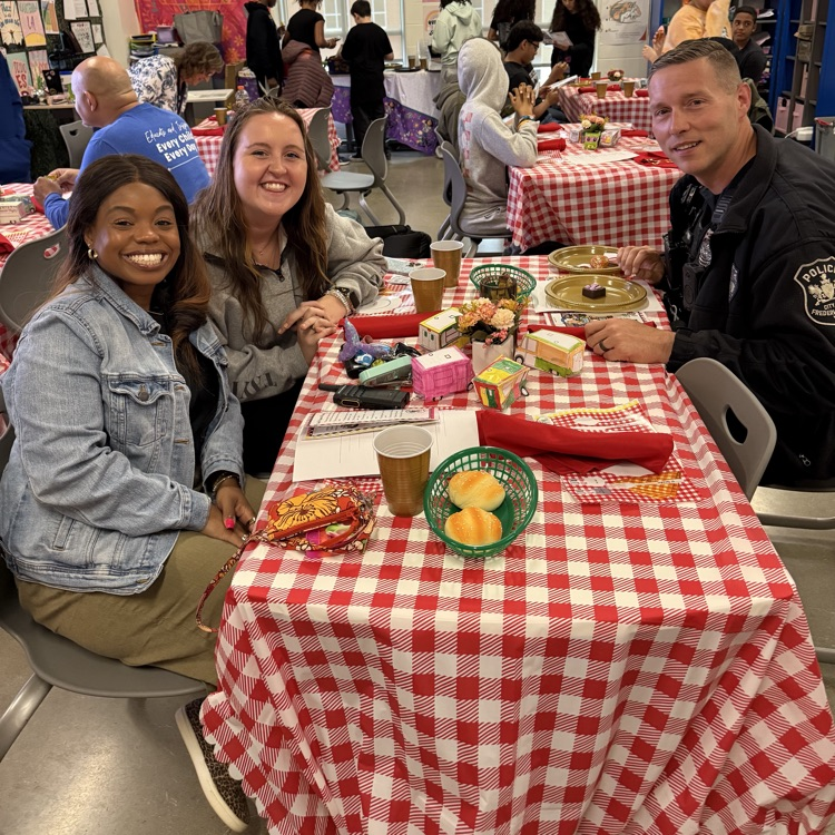 FredSchools's tweet photo. Students from Ms. Bonilla's class held a luncheon for their patrons yesterday, which turned out to be massively successful! Patrons were able to place orders, commune with friends and dine, and eat some tasty cuisine! Go Tigers!!! https://t.co/Wz6oT0NWVq