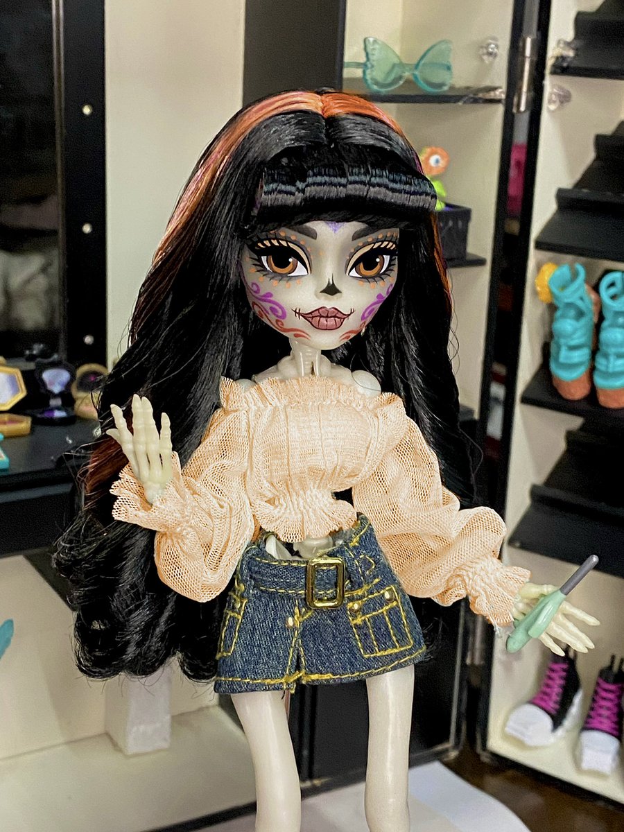 Alex_furlerr's tweet photo. Oh Skelita con fleco, sálvanos. 💕 https://t.co/n6gvV6VfWV