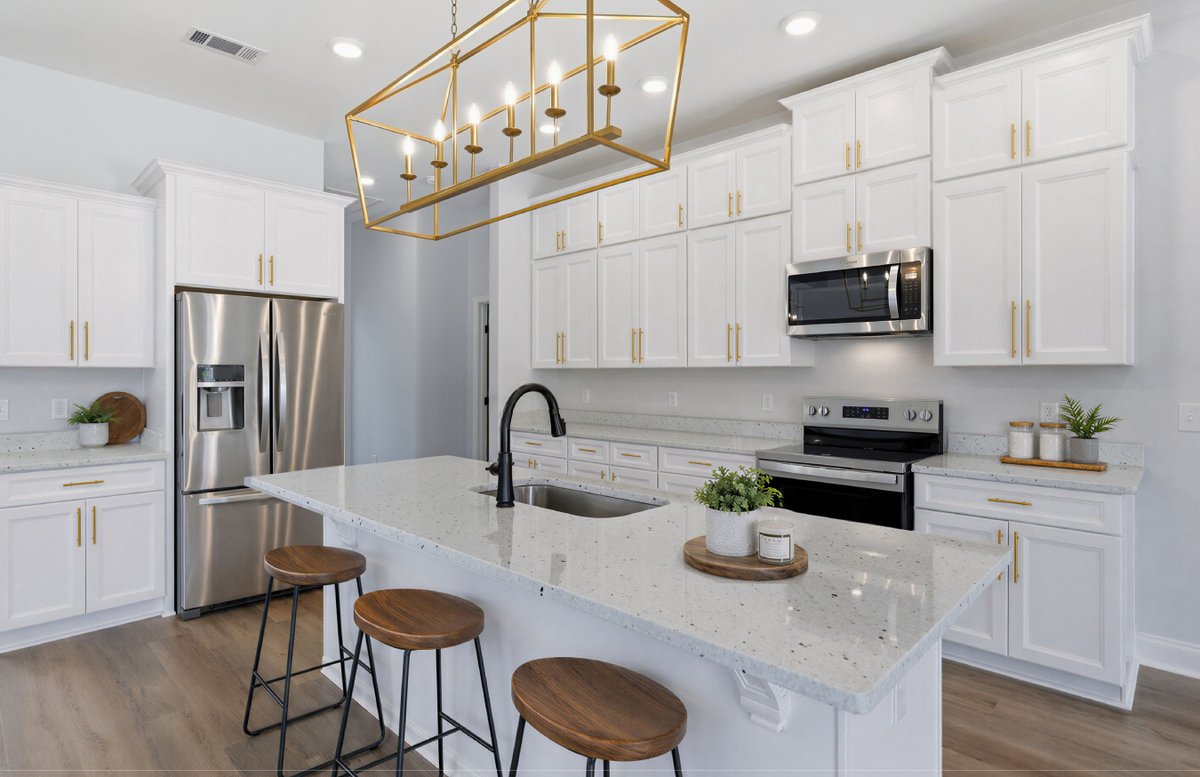 thehomeplace's tweet image. Blue shutters outside. Gold hardware and a brick fireplace inside. This Brookwood MFH in Jackson, MS is 4 bed · 3.5 bath · 2,745 sq ft of farmhouse done right 🏡 #CustomHome #Mississippi #AmericasHomePlace #ModernFarmhouse #NewConstruction
