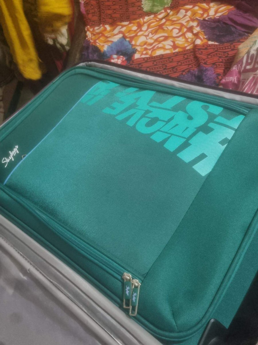 JyotsnaShukla7's tweet photo. @InSkybags hi, i ordered two bags from your website. Recd yesterday. One of them is damaged and also, both not expandable as appeared on website. Now I am trying to return the bags but website is continously showing me error and not uploading pictures. Kindly help! https://t.co/8iJTI0Cdbb
