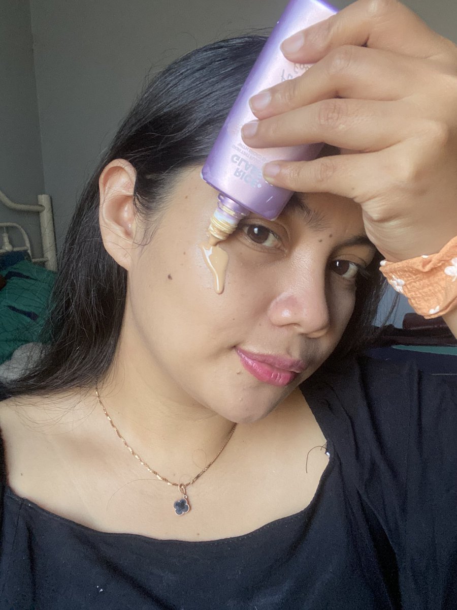 Tiarahap's tweet photo. Kalian yang pakai skintint nya FFY cocok shade nomer berapa?? https://t.co/wT1PqUTgKn