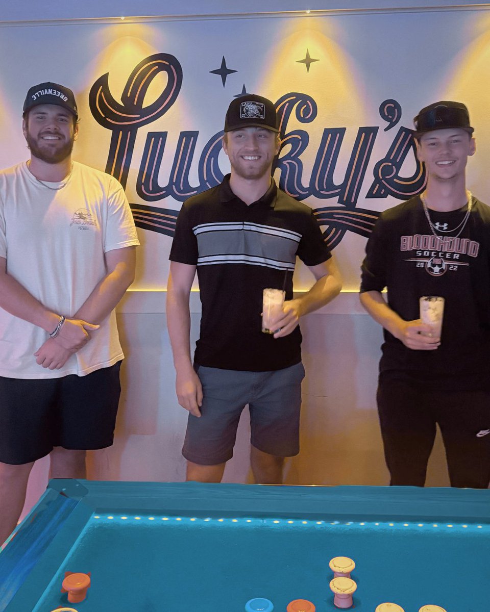 palmetto_wave's tweet image. Team night was all about building connections, having fun, and celebrating our wins together. We know that strong teams are built both inside and outside the office. Here’s to another great night with an even greater team! 🌊🎉
-
#teamnight #strongertogether #teamculture