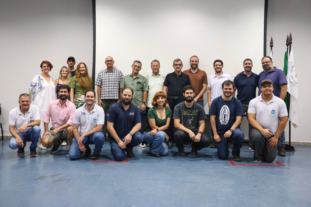 LMC_UFES's tweet photo. Evento em homenagem ao Prof. Francisco G. Emmerich, por ocasião de seu aniversário de 70 anos. Parabenizamos o Prof. Emmerich por essa importante data e deixamos aqui nosso reconhecimento e nossos agradecimentos por suas contribuições como professor, pesquisador e gestor na UFES. https://t.co/c4GxZzcXus