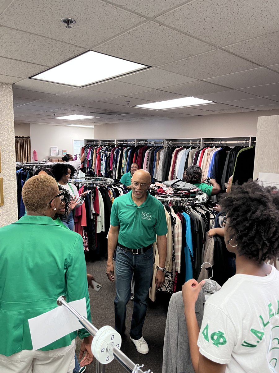 SuitedForChange's tweet photo. Thank you to Iota Phi Lambda Sorority, Inc. 
From toiletry kits to boutique support, their volunteer efforts made a real impact for the women we serve.

We’re so grateful for your time and care!

#SuitedForChange #VolunteerAppreciation https://t.co/04jgVI2x6u