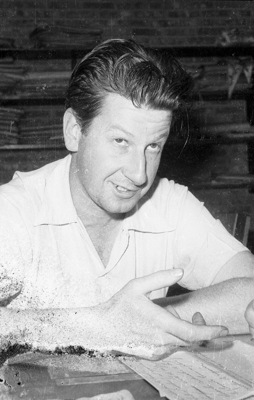 efeacratas's tweet photo. Gerardo Gatti fue un destacado militante tanto del movimiento anarquista como del movimiento obrero de la región uruguaya en las convulsionadas décadas de 1950, 1960 y 1970. Se acerca a las ideas anarquistas durante su militancia universitaria en la década del cincuenta, 👇🧵 https://t.co/fufybRLsyq