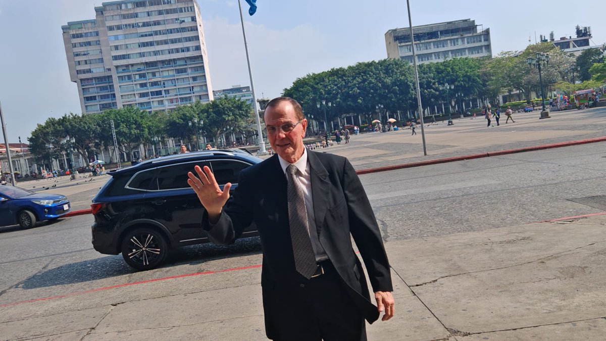 guatevisible's tweet photo. 📌Entrevistas del presidente Bernardo Arévalo a candidatos a Fiscal General
Se presentó en el Palacio de la Cultura el candidato a fiscal general, Julio César Rivera Clavería.
#ElecciónMP2026
#elMPimporta