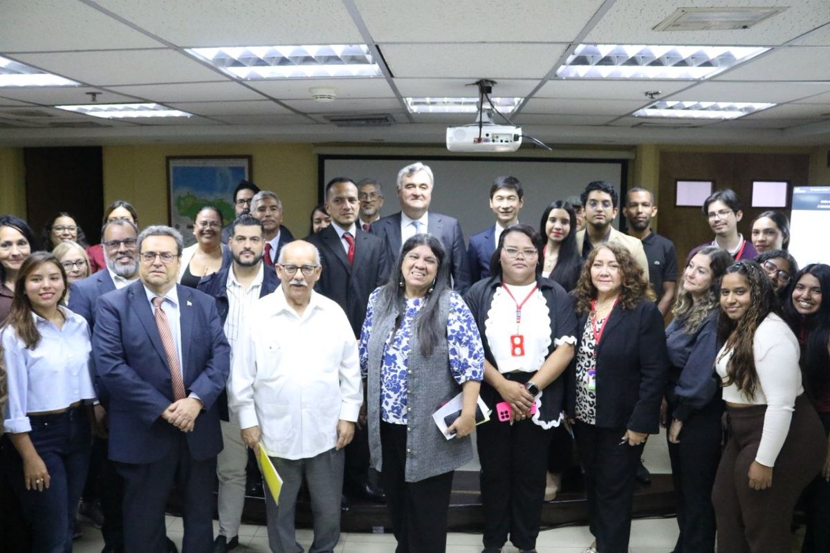 Cancilleria_ve's tweet image. #Entérate | Instituto “Pedro Gual” conmemora su 35.° aniversario con seminario sobre multipolaridad

El Instituto “Pedro Gual” reiteró su compromiso con la formación de diplomáticos orientados a la paz, la integración y un orden internacional más justo.

mppre.gob.ve/publicacion/71…