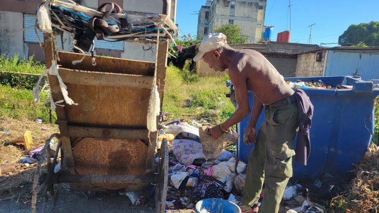⚠️💬“Las personas se están muriendo de inanición… son cadáveres.”

‼️No es una metáfora. Es una descripción.

🆘🇨🇺Hoy, en ciudades como Santiago de Cuba, personas mayores se desploman bajo el sol, piden agua con azúcar para poder seguir caminando y recorren calles con una jaba