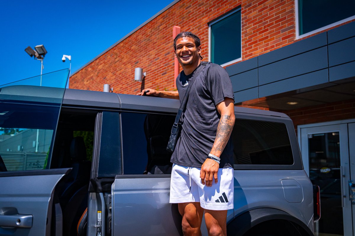 UWAthletics's tweet image. Dawgs Unleashed ➡️ Dawgs drafted

Learn how UW student-athlete partnerships are fostered this Friday at Dawgs After Dark! Check out our Dawgs Unleashed tailgate, thanks to @REVELxpOfficial, outside the Dawg Pack entrance, for free food &amp;amp; cornhole starting at 4:30 PM!

#GoHuskies