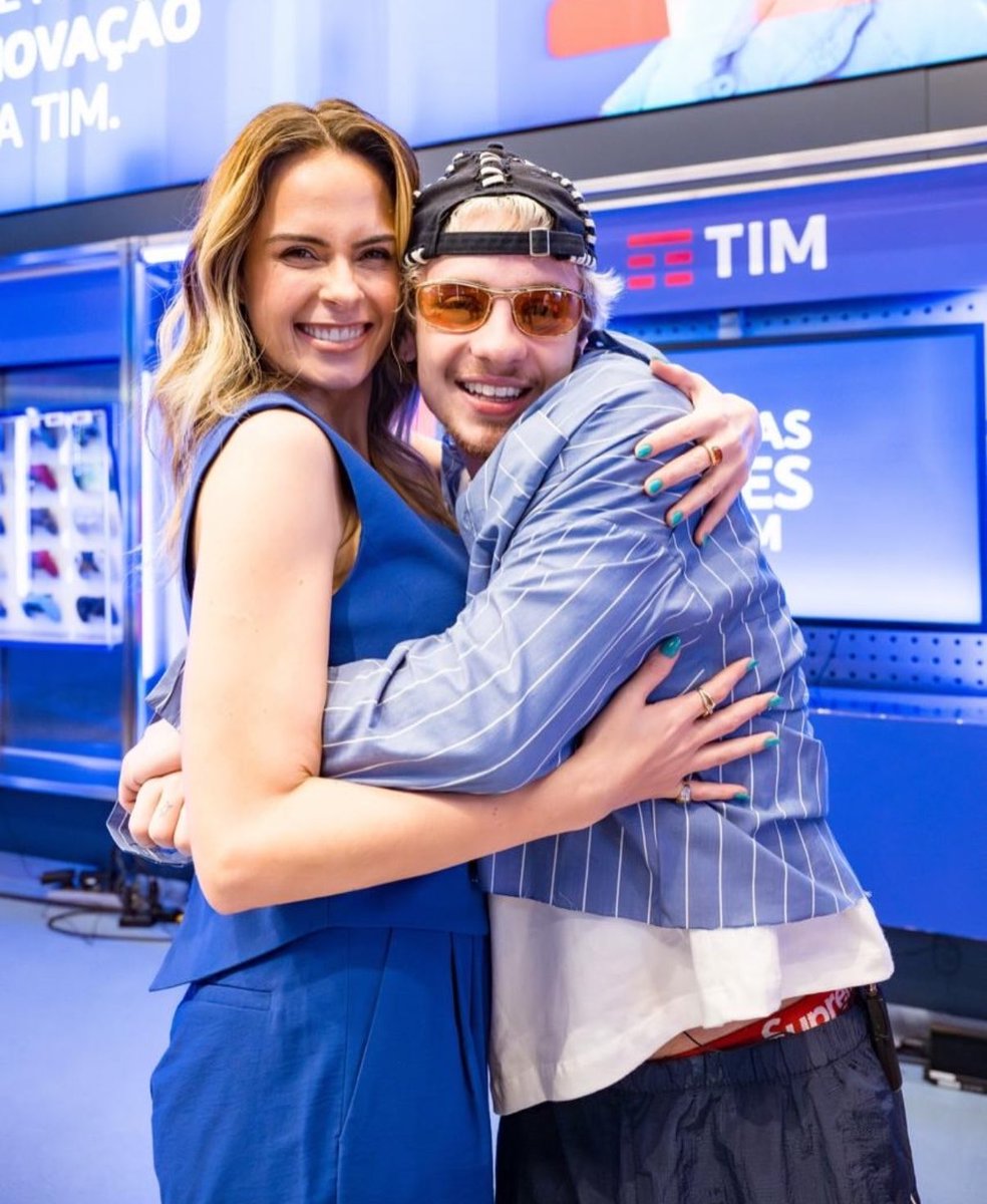 BruuhAlbino's tweet photo. A MELHOR CAMPANHA DE DIA DAS MÃES DO ANO (AINDA NEM VI KKKKKK) https://t.co/L05zSYO63B