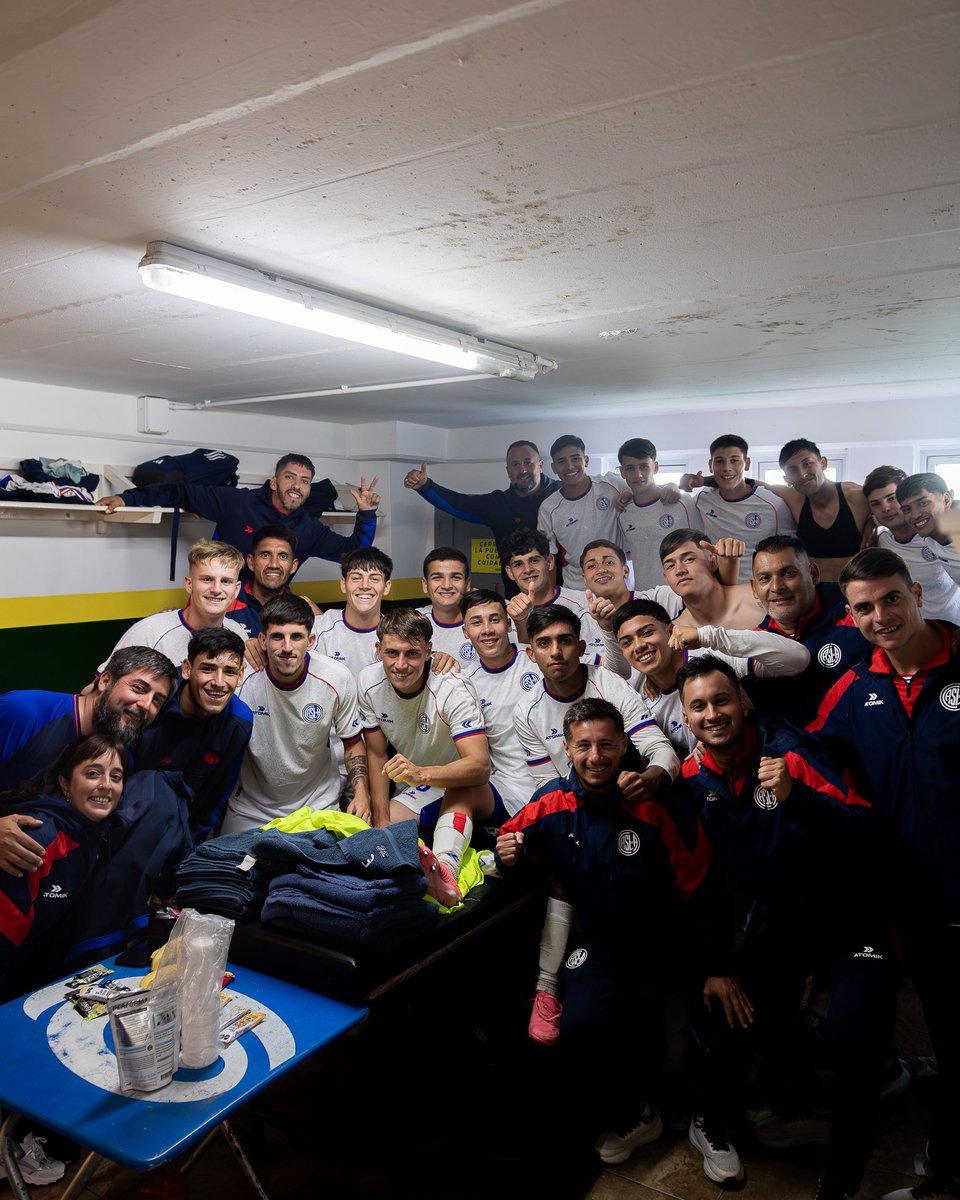 caslajuveniles's tweet photo. ¡SEGUIMOS CICLÓN! ¡SIEMPRE JUNTOS! 💙❤️ https://t.co/TKGza6oUcz
