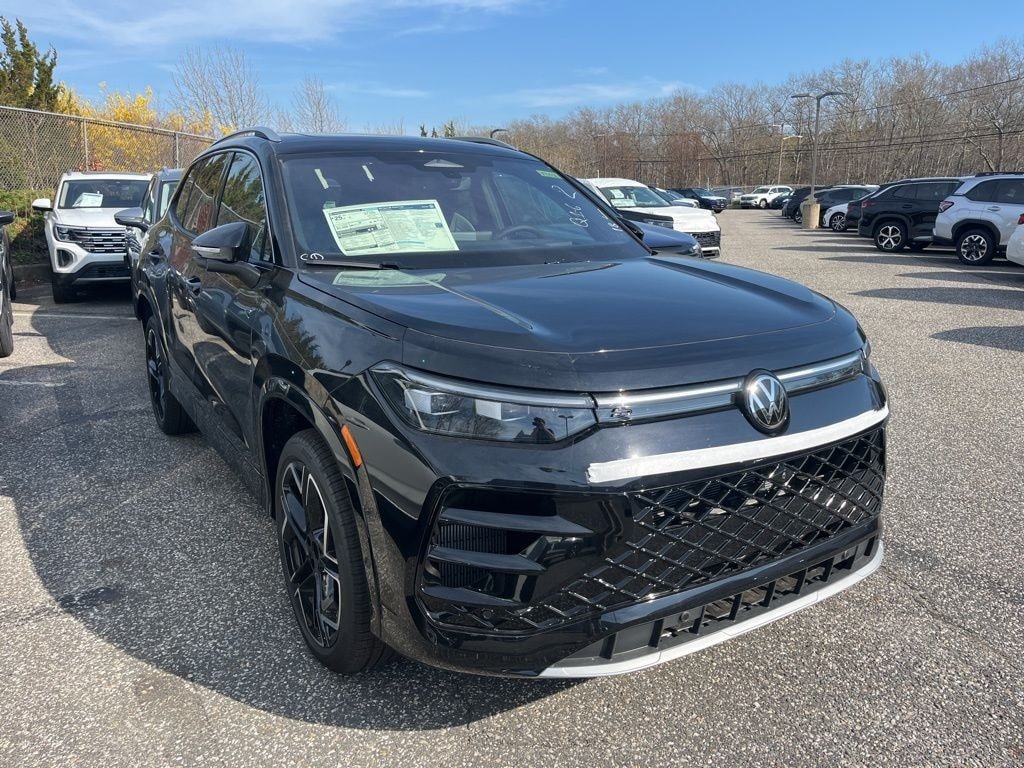 RHBVW's tweet photo. Make the most of Riverhead summers in the Volkswagen Tiguan, designed for beach days, vineyard visits, and relaxed drives across Long Island. Let us help find your Tiguan at Riverhead Bay Volkswagen: https://t.co/iep4Q3j3Gb https://t.co/FK56JyFW1o