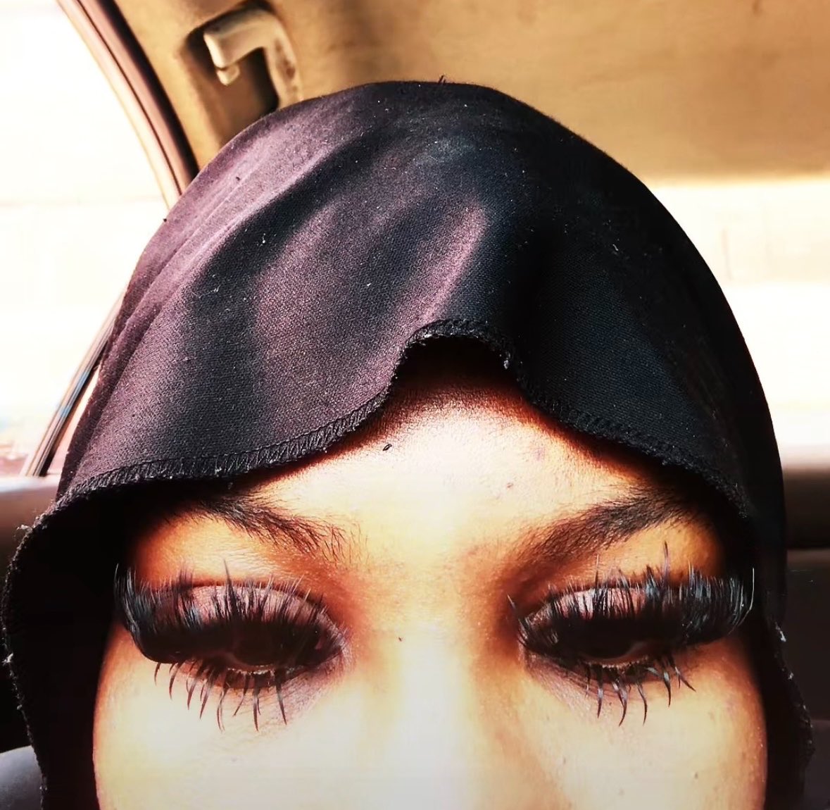 SAYLUGALORE's tweet photo. I did my own lashes ๐คญ #Fuuuck https://t.co/tVuzrXmggA