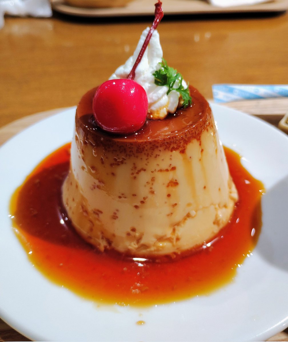日曜日の麺活２軒目は「駒や 創業店」砥綿さんの気まぐれメニュー【ちゃんぽん】🍜

駒やの臭旨豚骨スープを使ったちゃんぽんは具沢山でボリューミーなので相方とシェアでいただき丁度良かった(私は…🤣)

最後は老舗喫茶「チャーリーブラウン」で【昭和の懐かしいプリン】🍮
しかし昨日で閉店でした🥺