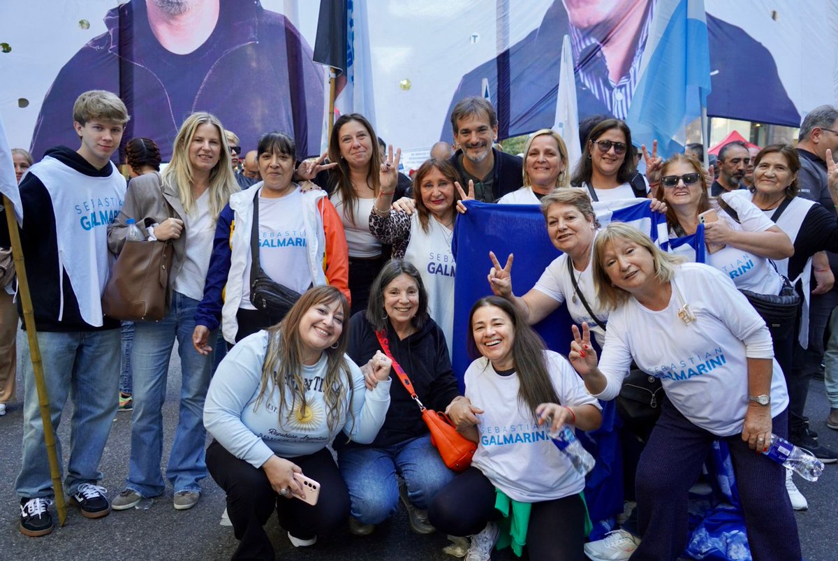 SebasGalmarini's tweet photo. Hoy marchamos porque seguimos creyendo en una Argentina donde el trabajo sea el motor de la esperanza. 

Porque no hay estabilidad firme cuando el esfuerzo de millones vale cada vez menos. La salida no puede ser la indiferencia, ni la distancia, ni el ajuste eterno. 

Tiene que ser con producción, con empleo, con diálogo y con un Estado capaz de mirar de frente lo que pasa todos los días en cada casa, en cada barrio y en cada lugar de trabajo.