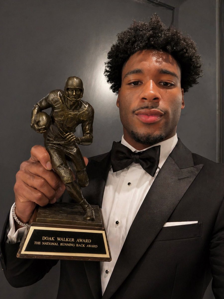 King_Szn10's tweet image. I’m planting my flag.

Justice Haynes will win the Doak Walker this year.

#GoJackets🐝