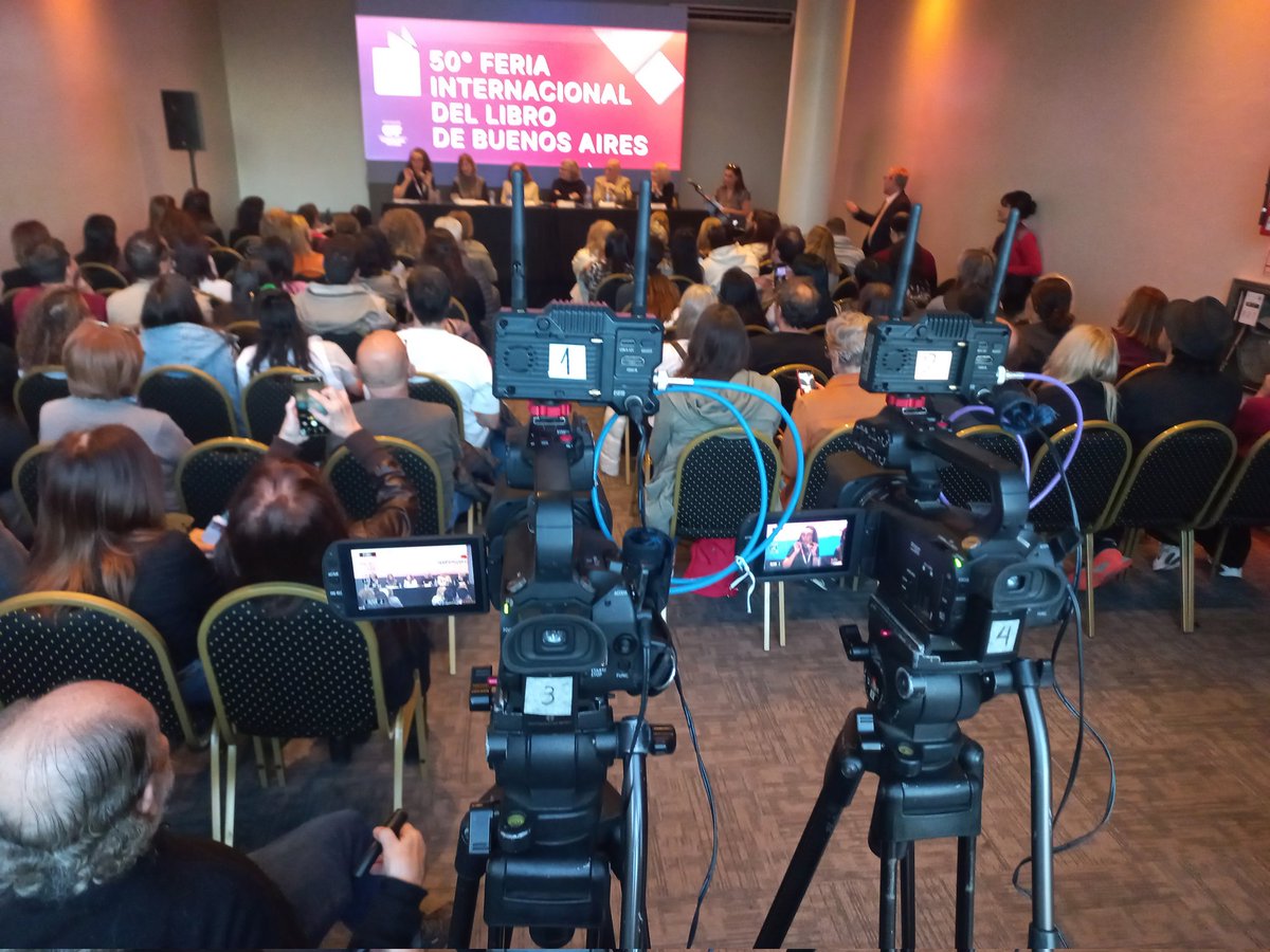 StreamVP's tweet photo. La Feria del Libro de Buenos Aires continuó con el Diálogo de 50 años de lecturas y escrituras sobre lo que significó "Escribir en Dictadura" y @StreamVP realizó la transmisión, en vivo, desde la sala Alfonsina Storni en La Rural.
Miralo desde este link:
https://t.co/q3ZCRyZP9T https://t.co/IZjvnOv5ZX