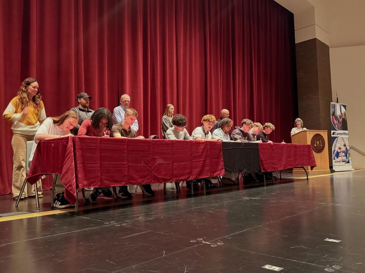 JimtownHigh's tweet photo. National Apprenticeship Week and we are proud to sign 20 new apprenticeships for next year! 
#jimmiePRIDE
#apprenticeshipsuccess 
#signingday https://t.co/bBhaB573kh
