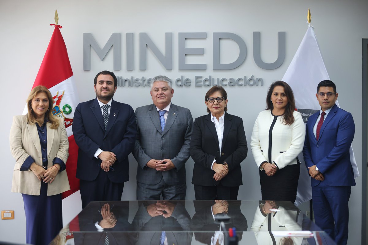 Ministerio de Educación tweet media