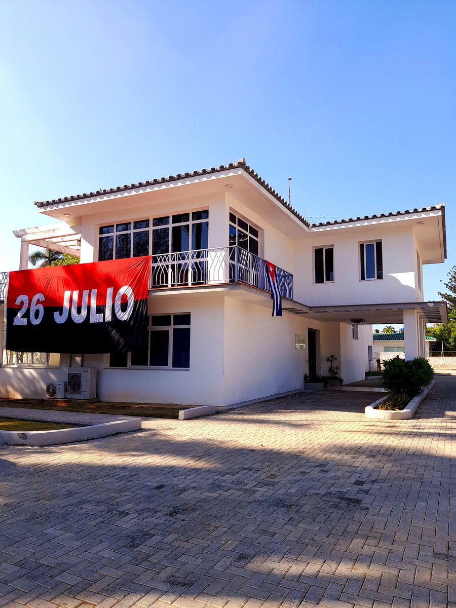 En estos 100 años con Fidel, el <a href="/FinlayInstituto/">Instituto Finlay de Vacunas</a> ya está listo para el 1ro de #Mayo. 

Nos vemos en la Tribuna! 
#LaPatriaSeDefiende #Cuba #1Mayo
