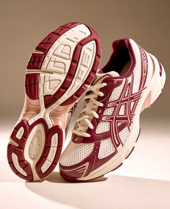 SNKR_TWITR tweet media