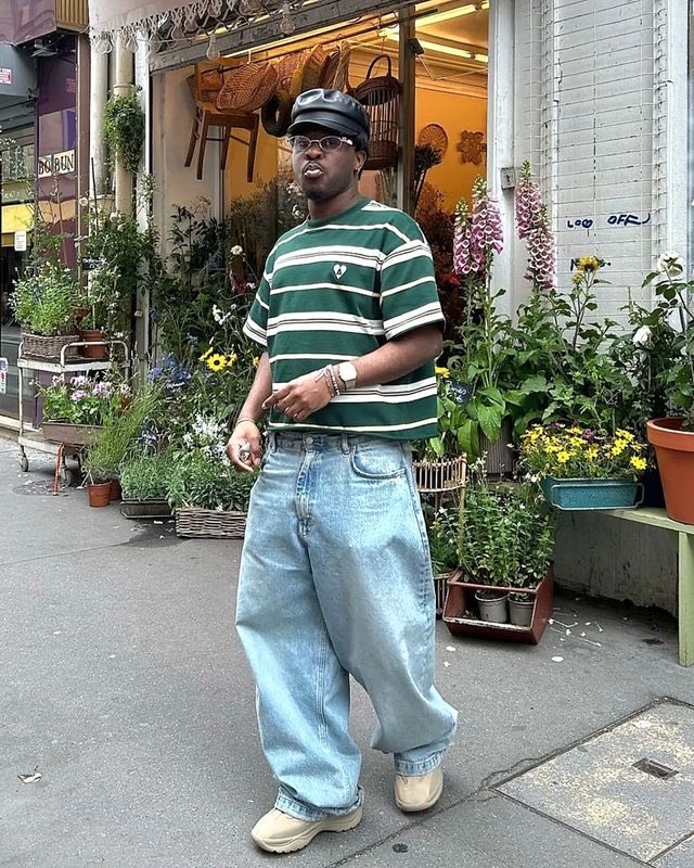 ezra2lit_'s tweet photo. baggy jeans ✨ https://t.co/Lkhhb7Q4ak