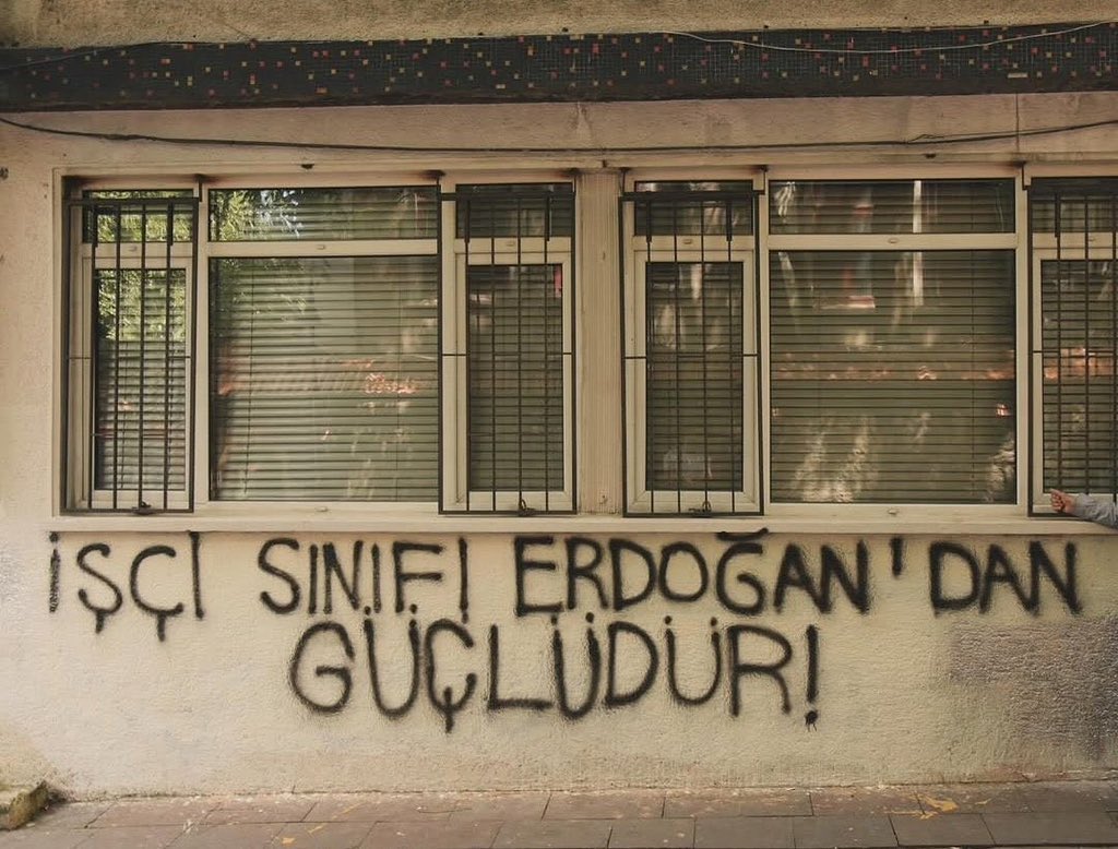 Sol Yumruk tweet media