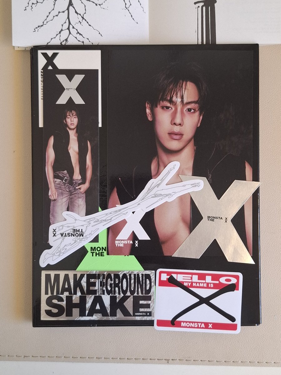 ykhyungwon's tweet image. Ayer me llegó mi álbum The X con la firma de un Monsta y estoy muy feliz por todo, me tocó la pc bendita de las pelucas y la firma de Joo 😭

#MONSTAX @OfficialMONSTAX #TheX