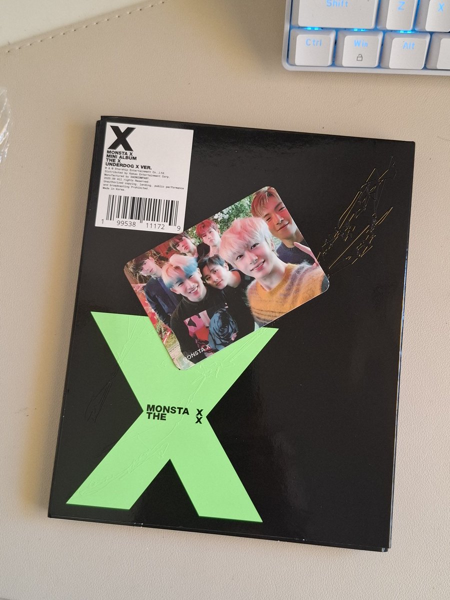 ykhyungwon's tweet image. Ayer me llegó mi álbum The X con la firma de un Monsta y estoy muy feliz por todo, me tocó la pc bendita de las pelucas y la firma de Joo 😭

#MONSTAX @OfficialMONSTAX #TheX