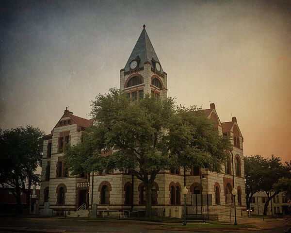 joancarroll's tweet photo. many thanks to the buyer from Stephenville, TX.for puchasing a rights-managed license of this image! https://t.co/yFk0AP1TV7 #countycourthouse #courthouse #erath #stephenville @joancarroll https://t.co/BApa1JA9PO