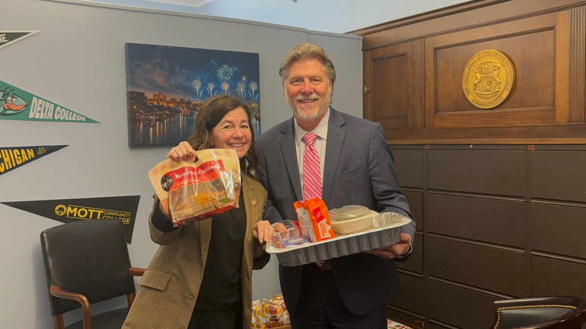 RepRickCrawford's tweet photo. Dropped off a celebratory hot rotisserie chicken to my co-lead @repkmr ! Proud to have 384 Representatives vote to pass my amendment. Now on to the Senate and on to President Trump's desk! https://t.co/hF5EbdXNiK