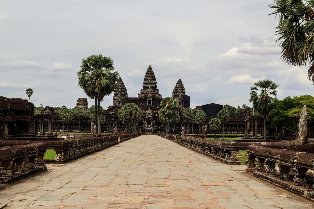illustrarch's tweet image. Angkor Wat: How Khmer Architects Built a Stone Map of the Universe

Read More: ift.tt/cC38WUM

#illustrarch #architecture #design #archiblog