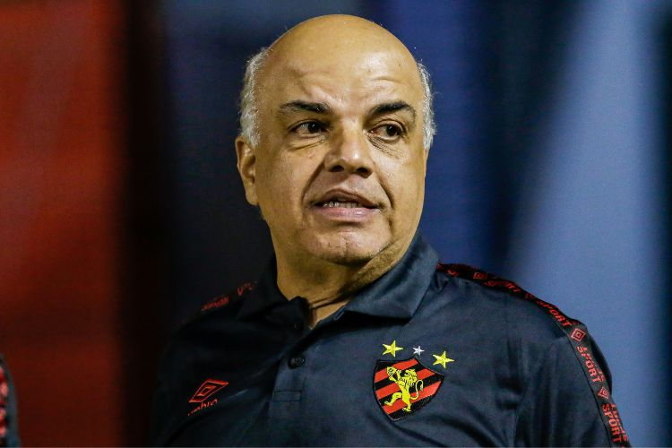 Não há mais debate (se é que havia). 

O pior presidente da história do Sport Club do Recife, e com uma larga vantagem pra Arnaldo.