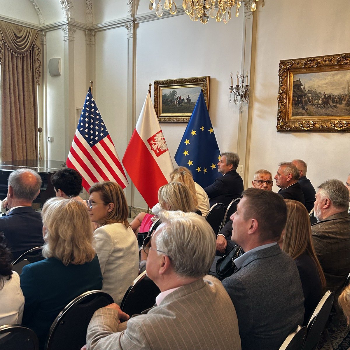 BogdanKlich's tweet photo. Dziś w Chicago promocja Polski jako nowego kierunku turystyki zdrowotnej. Szeroka oferta polskich uzdrowisk, sanatoriów, ośrodków odnowy biologicznej, balneologii itp. Tu w #USA jakość jest w cenie, a polska oferta to przykład wysokiej jakości i nowoczesności 👍 https://t.co/UBoIpZssmW