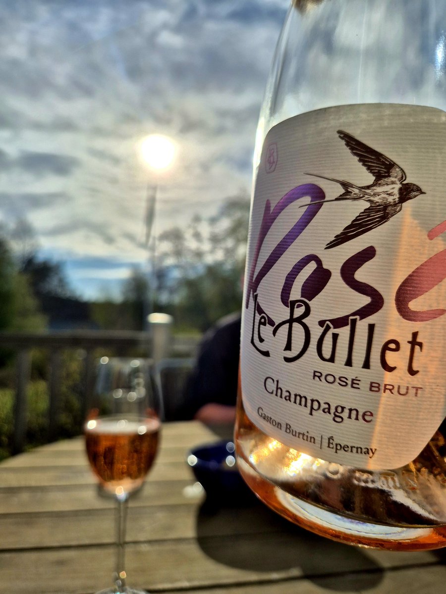 Bukowski_MH's tweet photo. Trevlig Valborg allesammans
!☀️🍾🥂 https://t.co/1Cqq0dBAlz