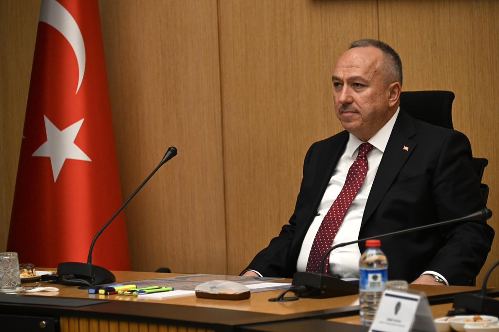 EmniyetGM's tweet photo. Emniyet Genel Müdürümüz Sayın Ali Fidan, merkez teşkilatımız ile Genel Değerlendirme Toplantısı gerçekleştirdi. https://t.co/tzU3HeuTPG