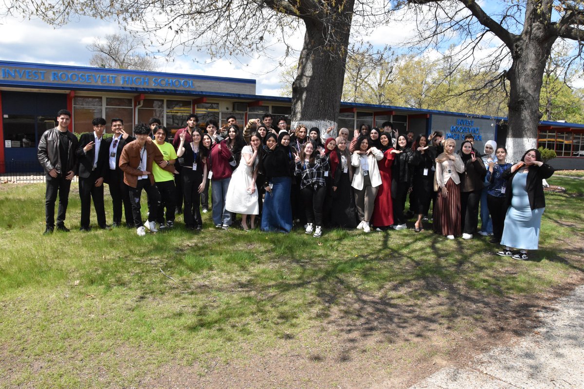 HP_Schools's tweet image. The Hazel Park Promise Zone and College Access Network hosted Decision Day for our Class of 2026 at Invest Schools. #hazelparkschools #WeAreOne #decisionday