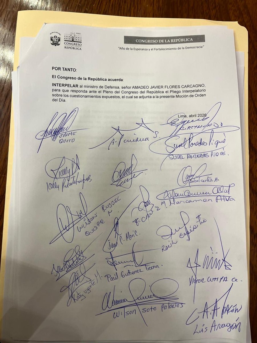 BrunoBenitesM's tweet photo. @congresoperu
Recojo de firmas para interpelación contra el ministro de Defensa por el caso Colcabamba, Huancavelica. https://t.co/5ZE1hRsAzJ