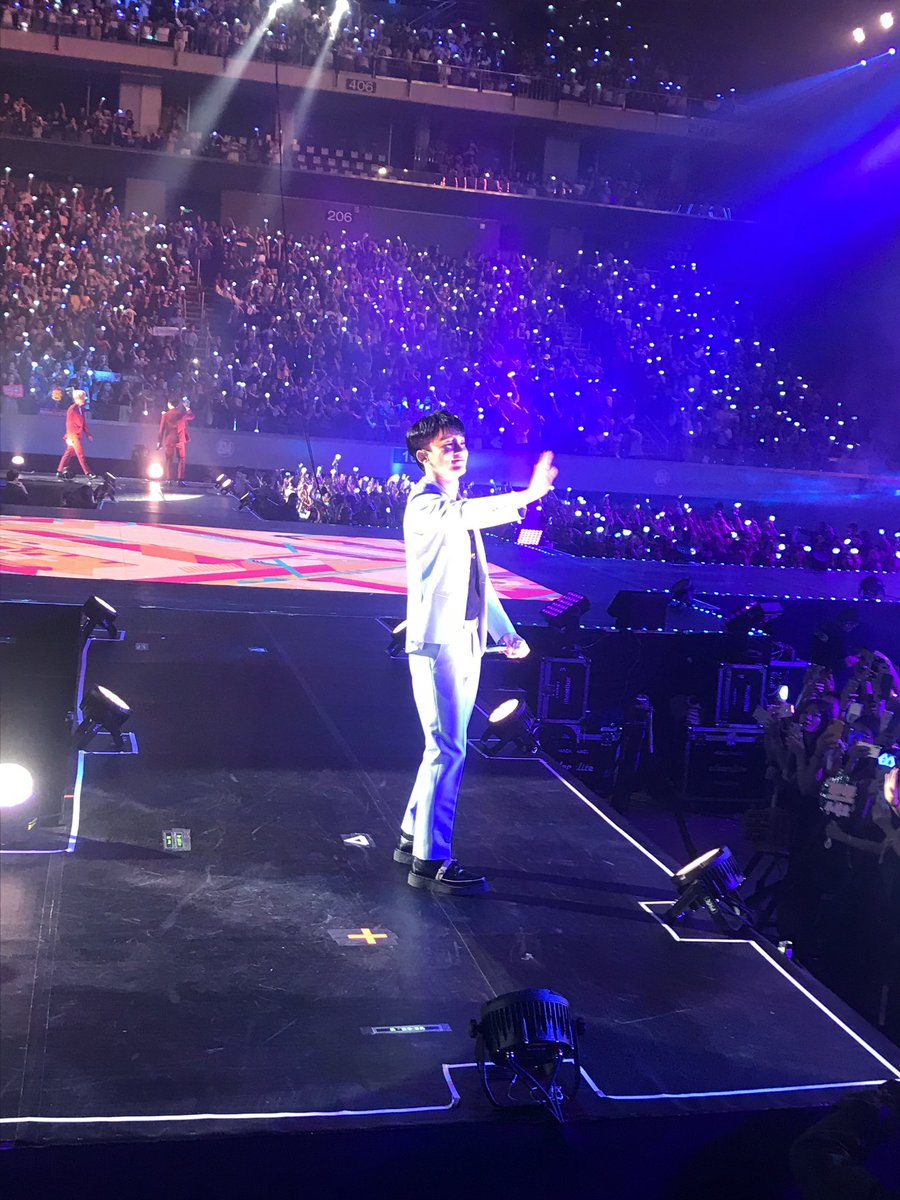 maeisclueless's tweet photo. Fast forward to many more EXO concerts and even flying to Korea to watch Chanyeol’s concert for 2 days, I really believe that I have achieved all that I want as a fangirl. The fangirl in me has seen and experienced so much way way beyond my wildest dreams. https://t.co/UivkTRplL5