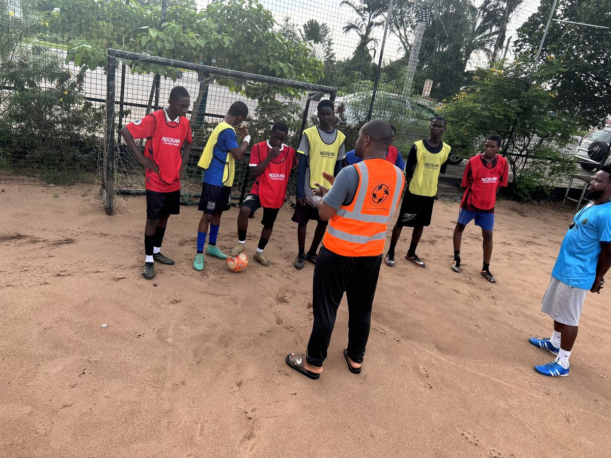 sharerinitiativ's tweet image. Today, during our MIND GAMEZ program, we educated teenage footballers on Self Esteem and Postive Body Image. We teach that looks does not affect your performance. 

#MindGamez #MentalHealth #SelfEsteem #PostiveBodyImage #FootballForGood #SharerInitiative #SIDI