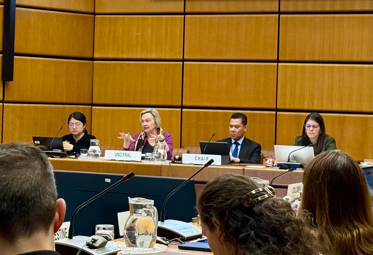 G77_Vienna's tweet photo. The #G77 thanks UNCITRAL Secretary, Ms. @annajoubinbret for the briefing to the Group and productive exchange on the work and upcoming meetings of #UNCITRAL, tackling issues of importance for developing countries. https://t.co/nwNG169FCZ