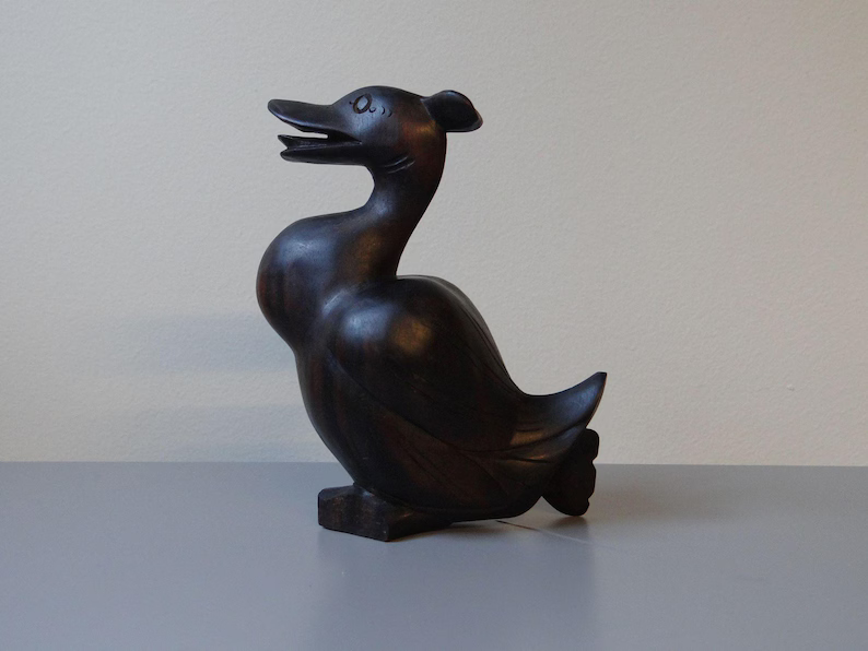 elementsdeco's tweet photo. Quirky & charming This vintage hand-carved wooden duck is pure French folk art magic! This little character brings instant warmth and personality → https://t.co/RfSMvWP0ga #FrenchFolkArt #HandCarved #WoodCarving #VintageDecor #WoodSculpture #WoodArt #VintageDuck #wiseshopper https://t.co/tjEGI9VN6p
