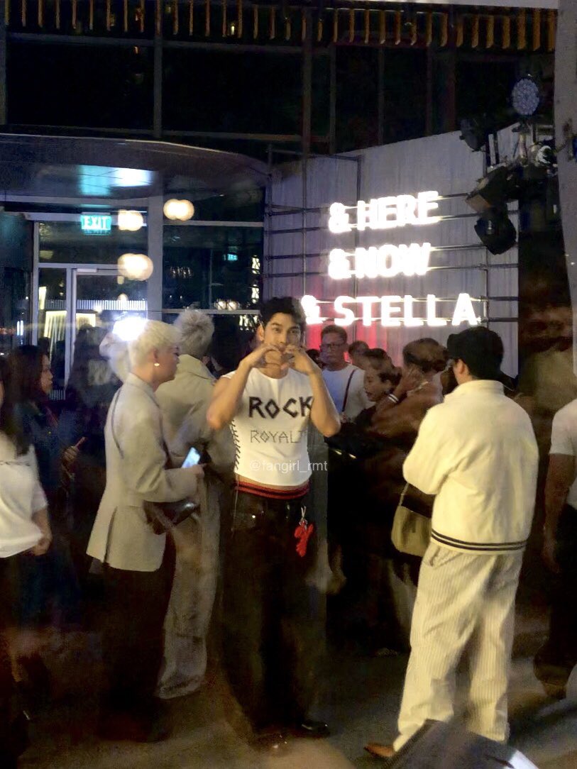 fangirl_rmt's tweet photo. Another Thai idol moment unlocked 💫 🇹🇭 Hi there,@MSuppasit. Nice seeing you in person 🫶🏻

MEW HM PHILIPPINES

#MewSuppasit 
#StellaMcCartneyHMxMEW https://t.co/A074ZSxIYW