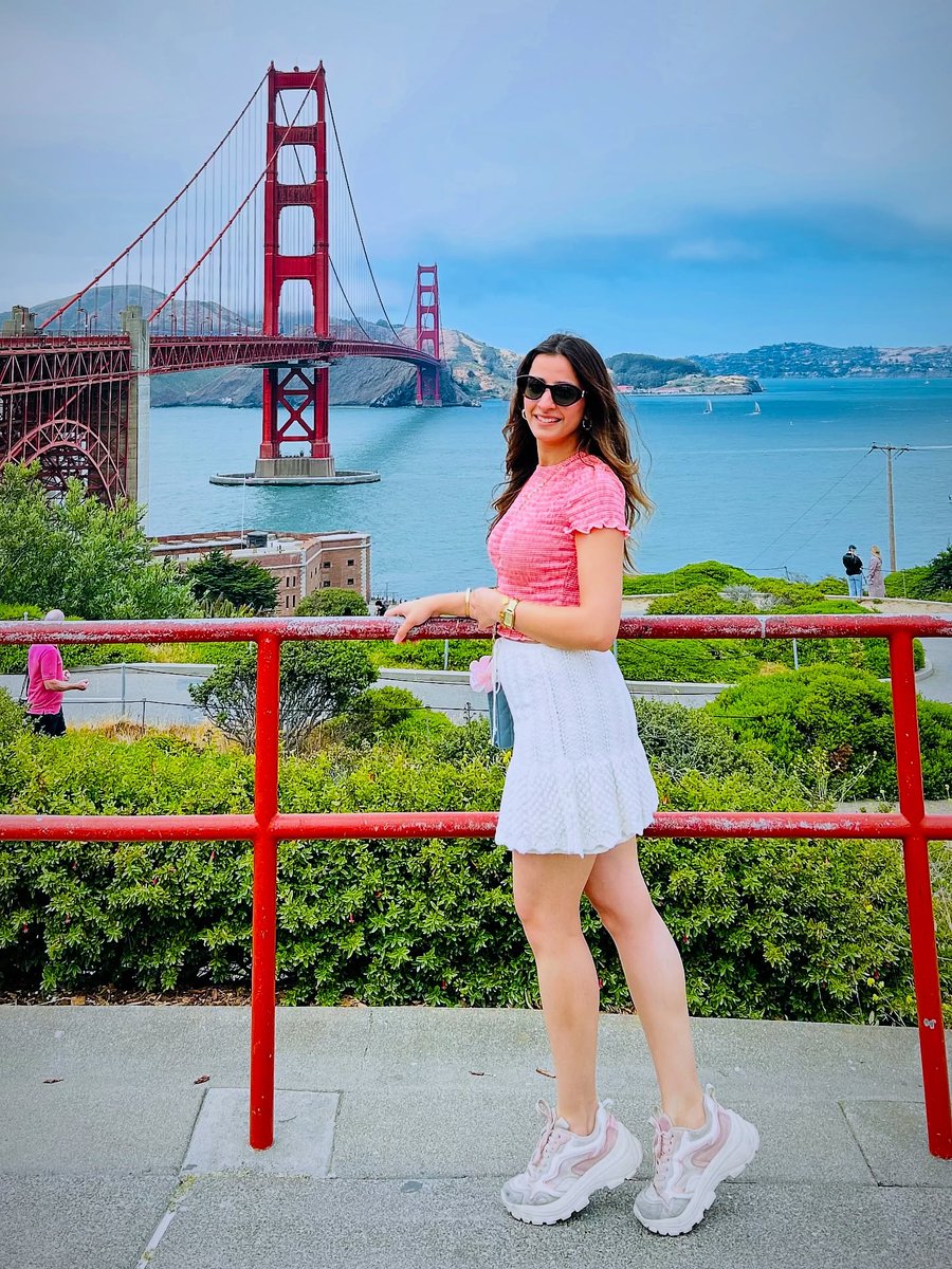 ShamanaseeShama's tweet image. Golden views, soft vibes, and a little bit of sunshine 🌉💕Serving looks with a Golden Gate view 😎#InstaGood #SheTravels #PhotoOfTheDay #VibeCheck #ExploreCalifornia